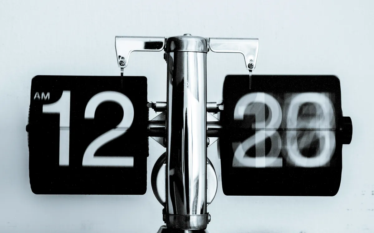 Horloge à volets : le temps qui passe